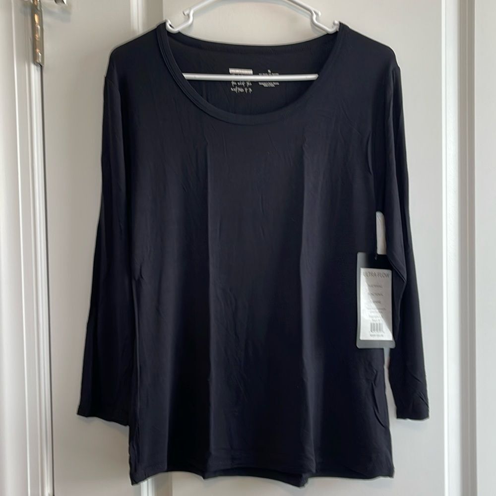 Vie Active Stephanie L/S Top | NWT | Size Medium